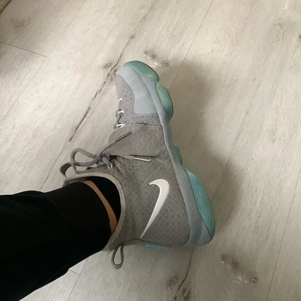 Nike LeBron‎ 14 MAG Sneakers